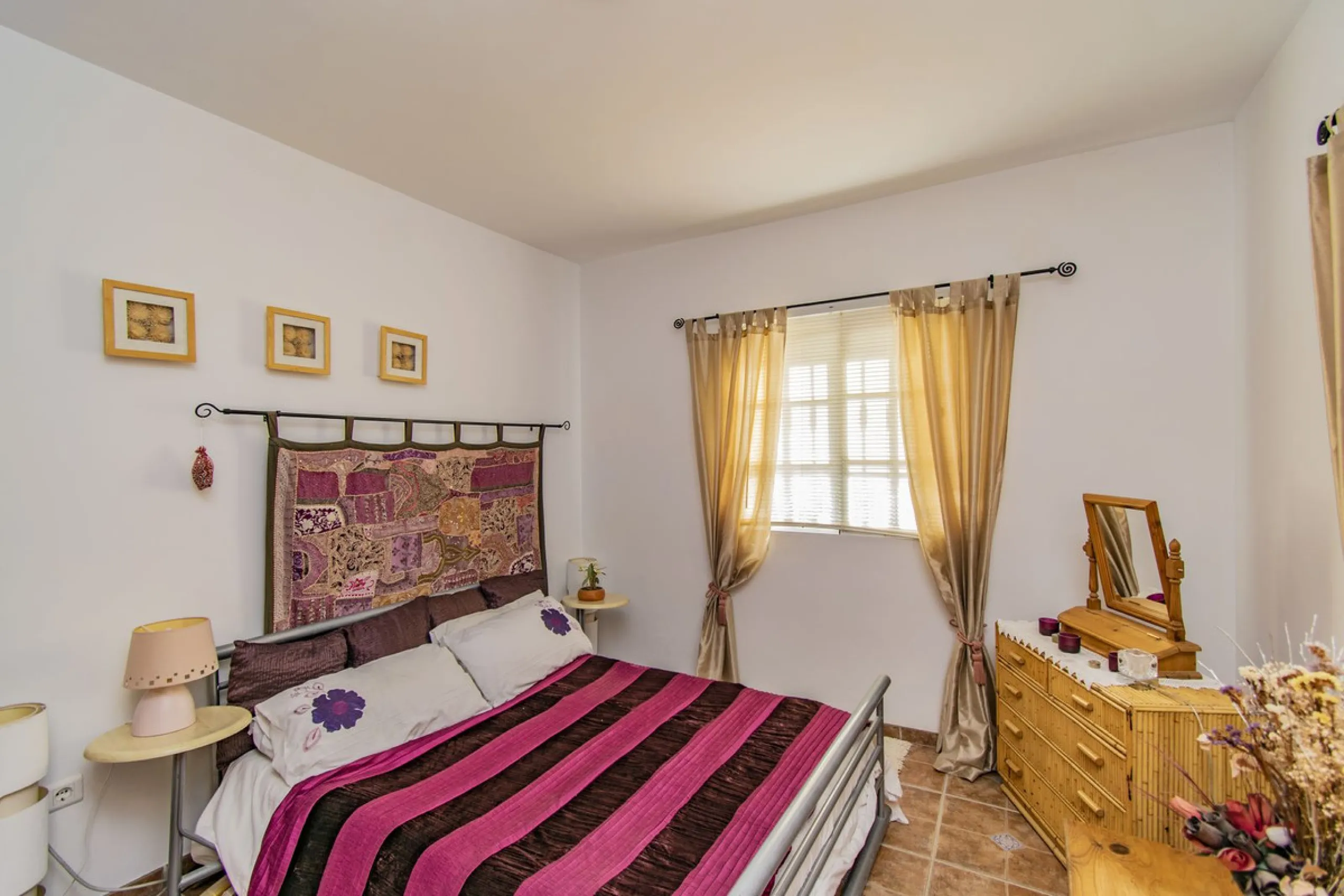 HOUSE WITH LARGE PLOT IN MONDA