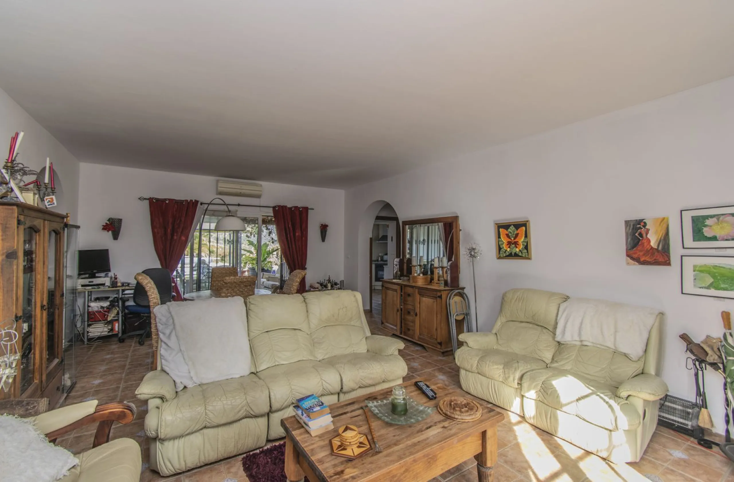 HOUSE WITH LARGE PLOT IN MONDA