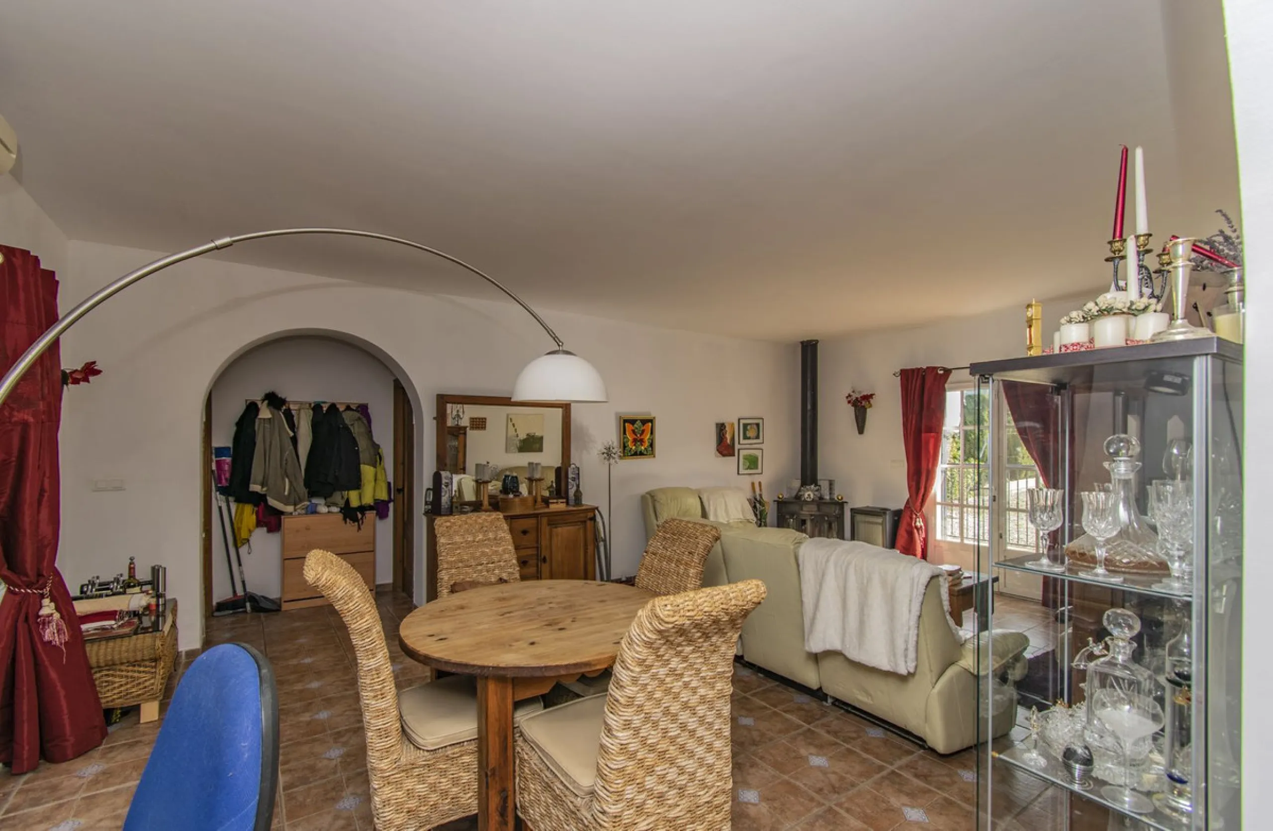 HOUSE WITH LARGE PLOT IN MONDA