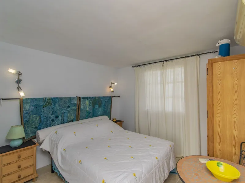 HOUSE WITH LARGE PLOT IN MONDA