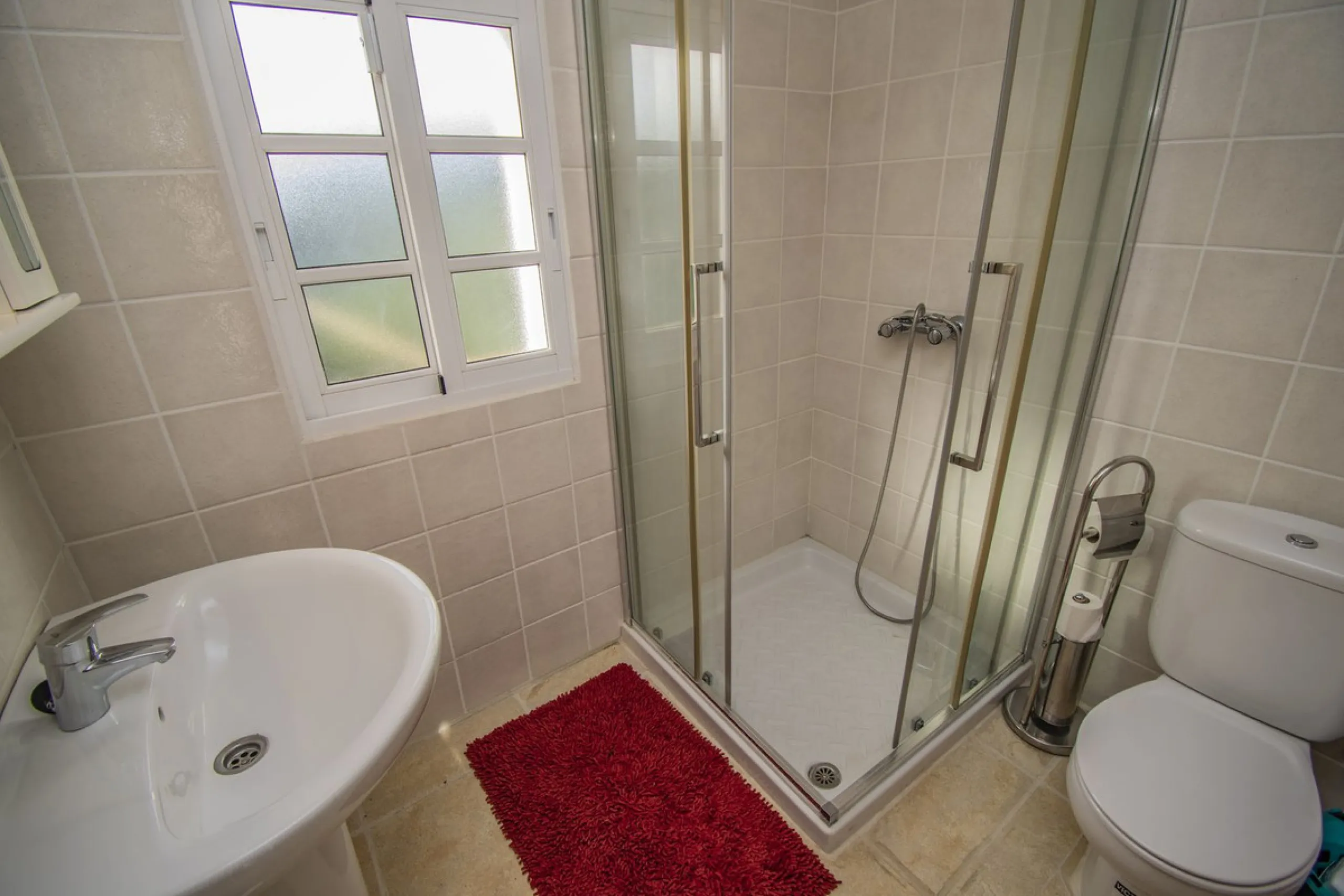 HOUSE WITH LARGE PLOT IN MONDA