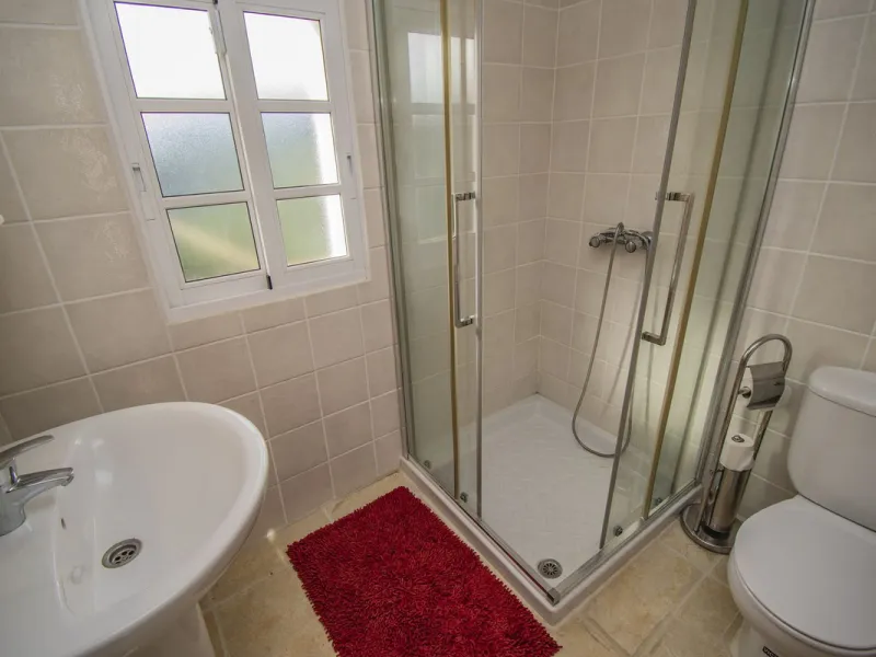 HOUSE WITH LARGE PLOT IN MONDA