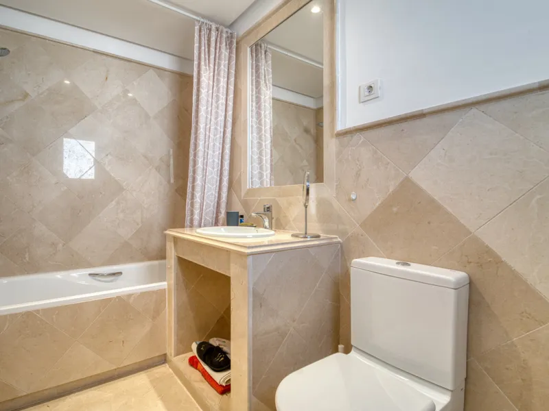 Apartment - Middle Floor Apartment в продаже в Marbella, Málaga. В доме 2 спален и 4 ванных комнат. Площадь дома 154 м²