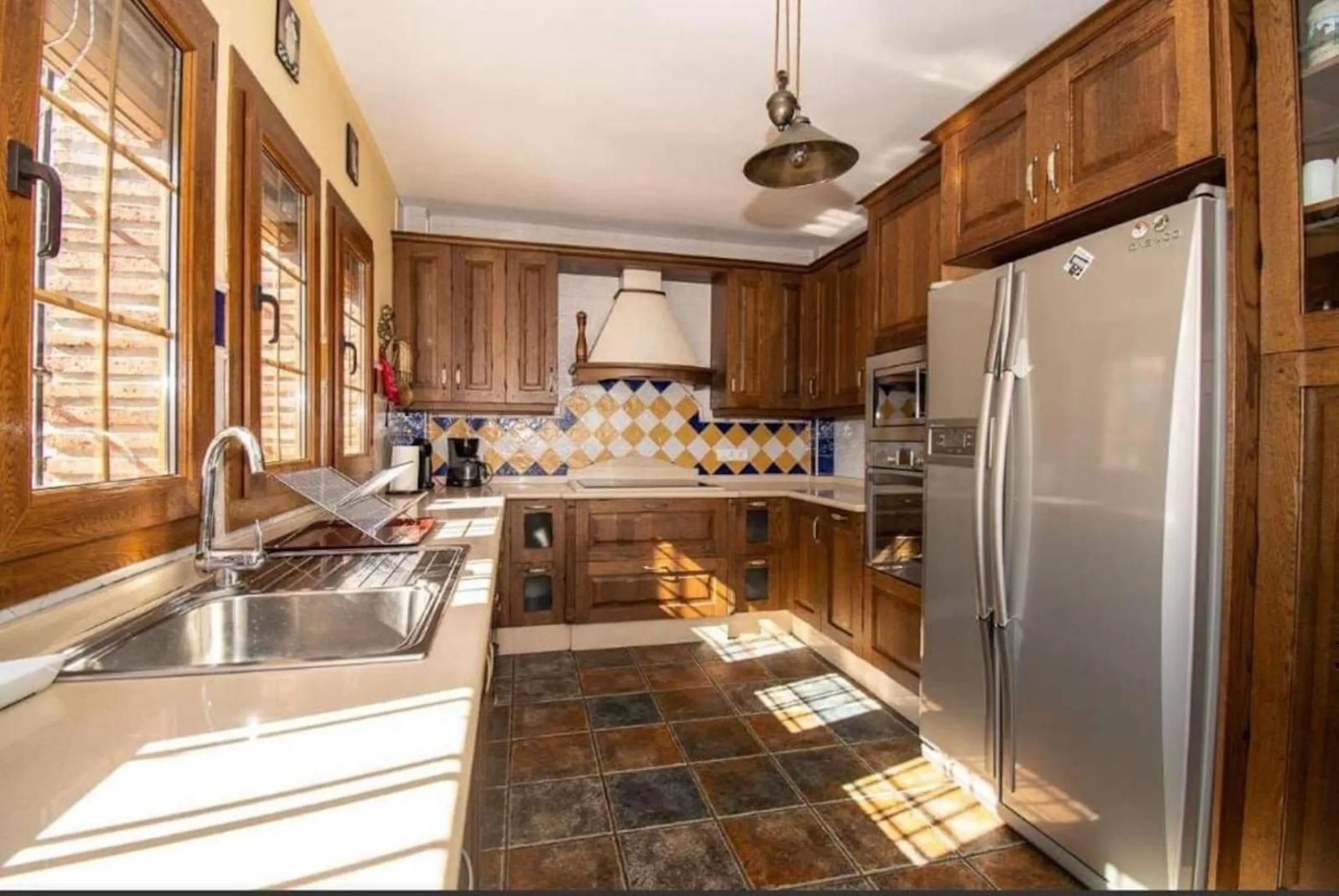This wonderful villa is located in a beautiful tranquil area in the heart of the national park, between Frigiliana and Acebuchal.