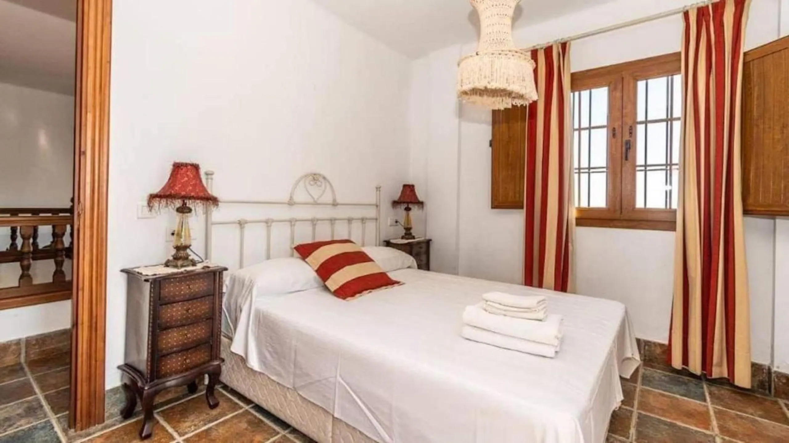 This wonderful villa is located in a beautiful tranquil area in the heart of the national park, between Frigiliana and Acebuchal.