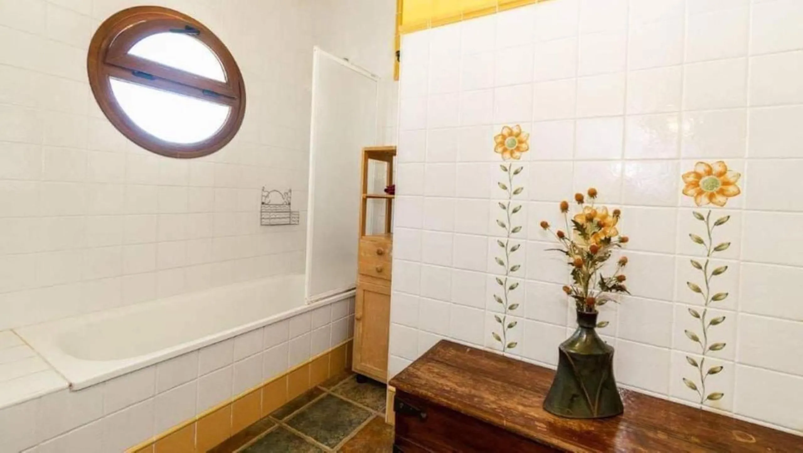 This wonderful villa is located in a beautiful tranquil area in the heart of the national park, between Frigiliana and Acebuchal.