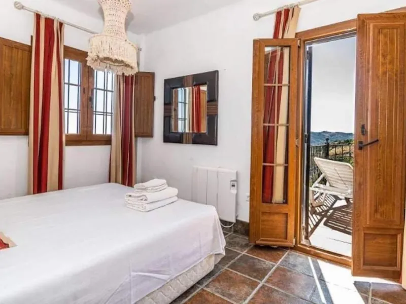 This wonderful villa is located in a beautiful tranquil area in the heart of the national park, between Frigiliana and Acebuchal.
