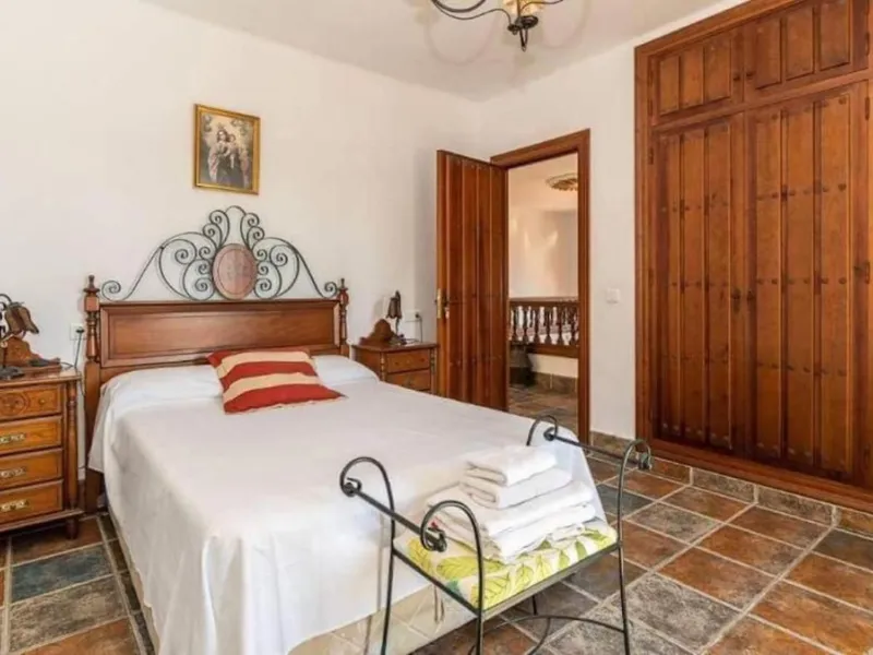 This wonderful villa is located in a beautiful tranquil area in the heart of the national park, between Frigiliana and Acebuchal.