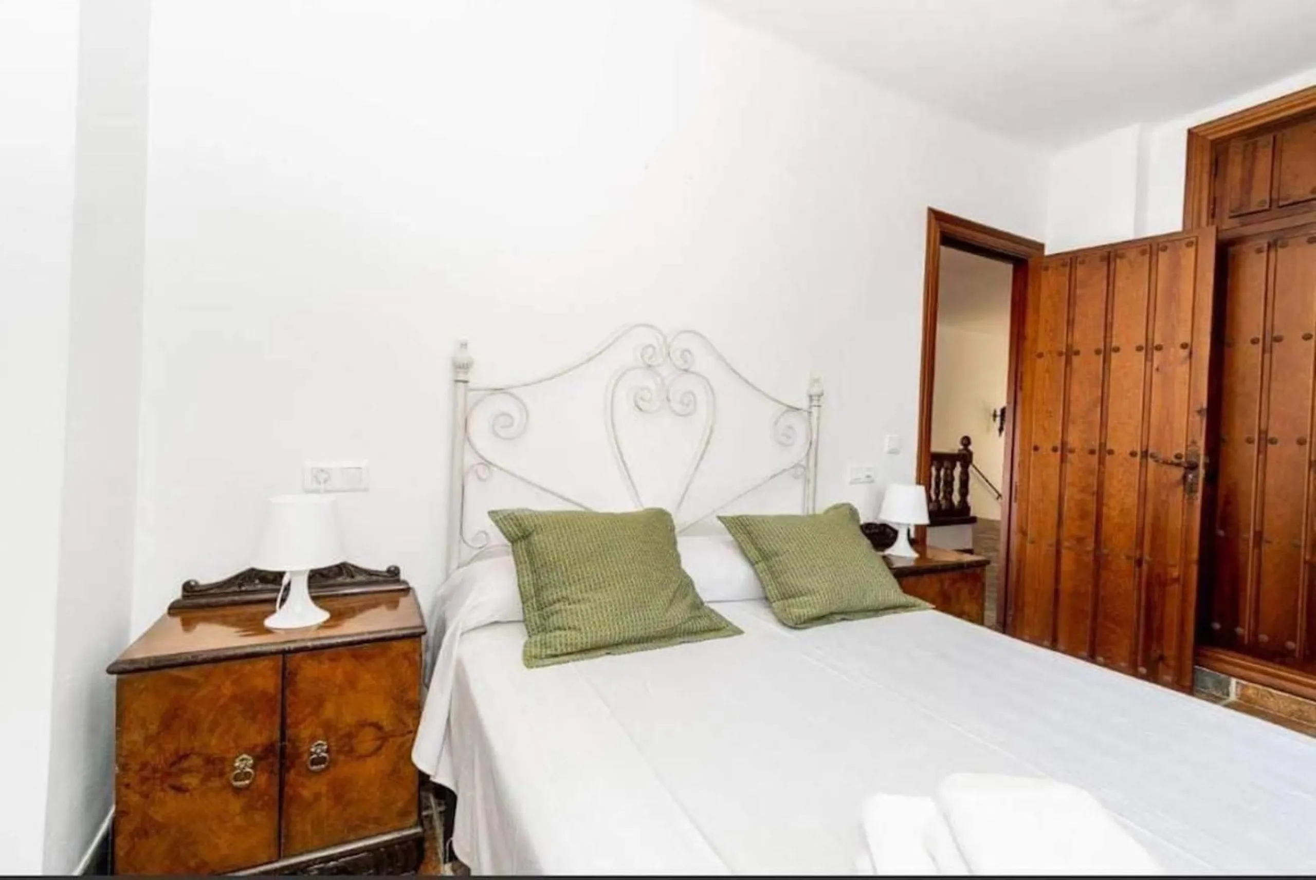 This wonderful villa is located in a beautiful tranquil area in the heart of the national park, between Frigiliana and Acebuchal.