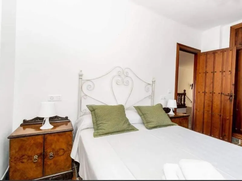 This wonderful villa is located in a beautiful tranquil area in the heart of the national park, between Frigiliana and Acebuchal.