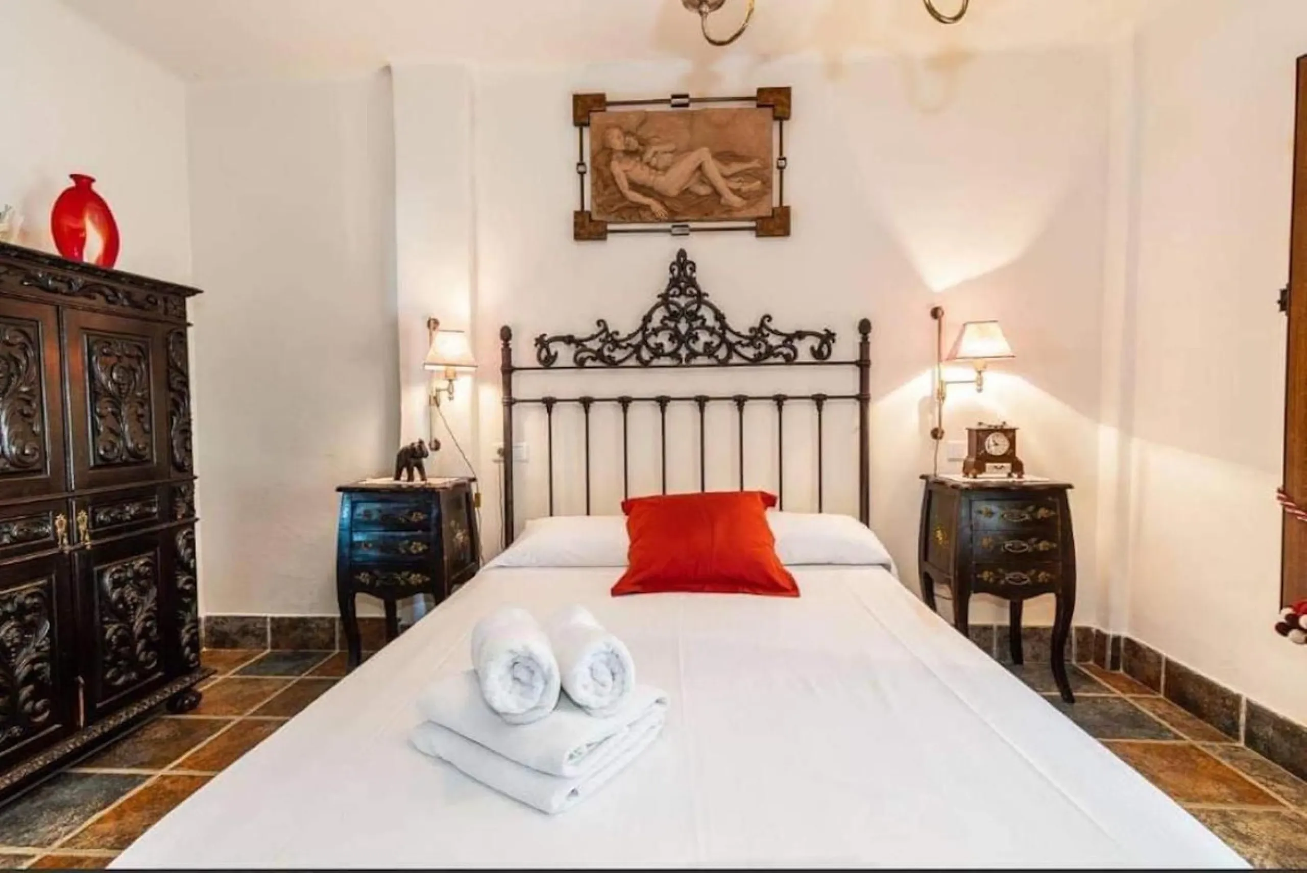This wonderful villa is located in a beautiful tranquil area in the heart of the national park, between Frigiliana and Acebuchal.