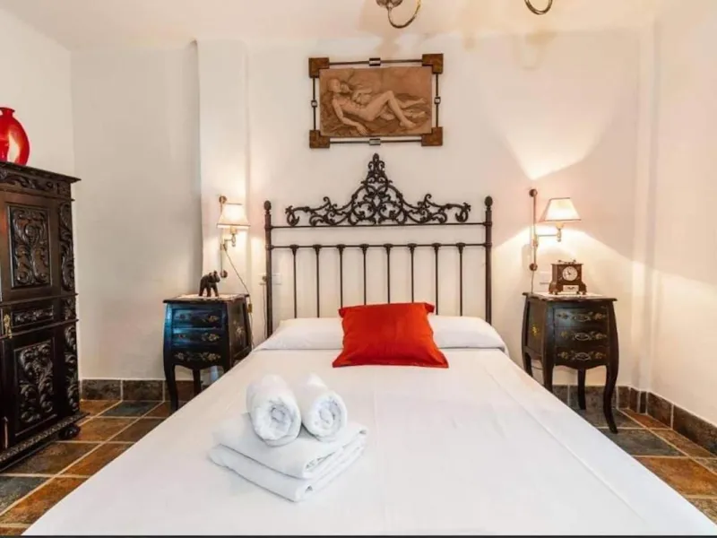 This wonderful villa is located in a beautiful tranquil area in the heart of the national park, between Frigiliana and Acebuchal.