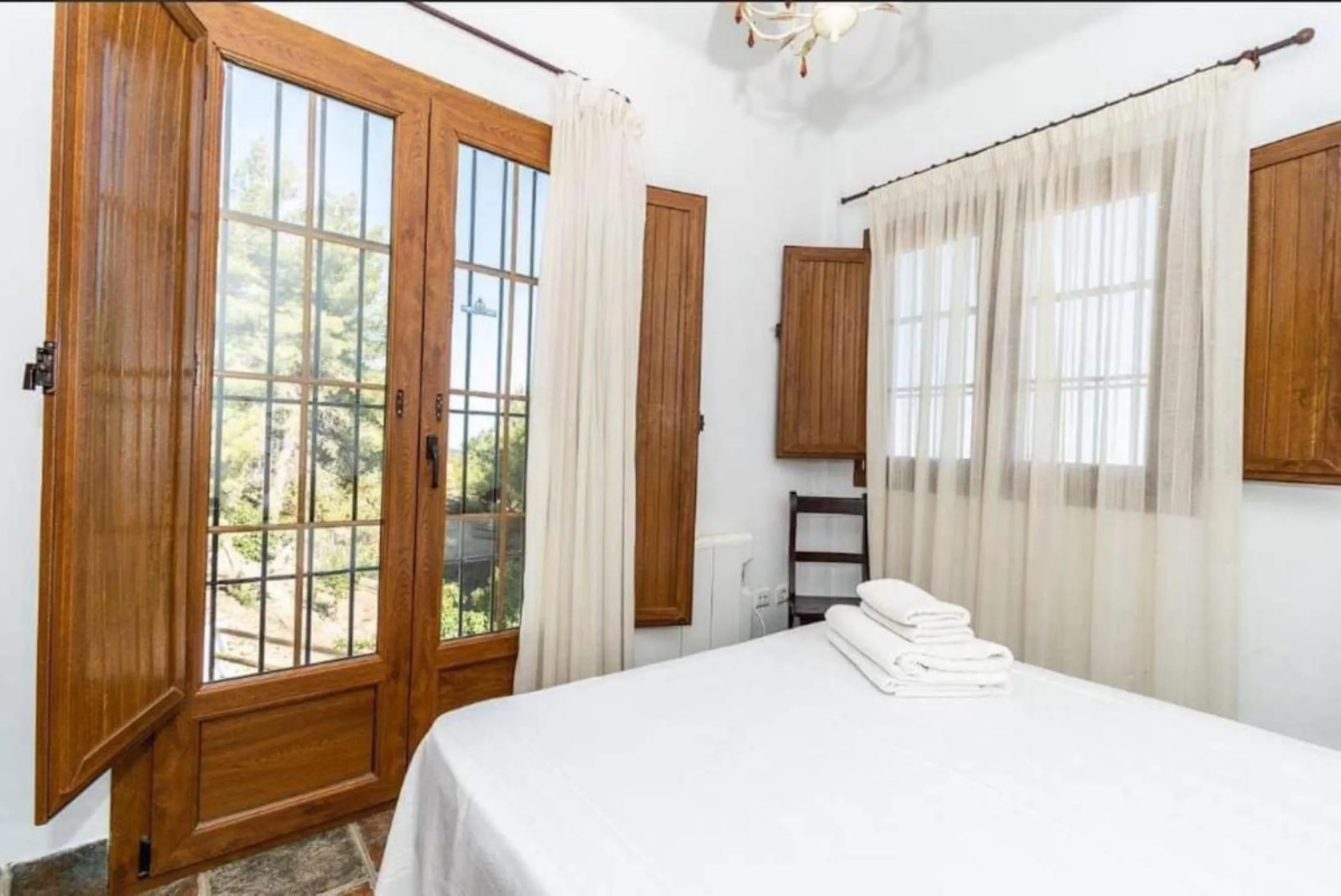 This wonderful villa is located in a beautiful tranquil area in the heart of the national park, between Frigiliana and Acebuchal.