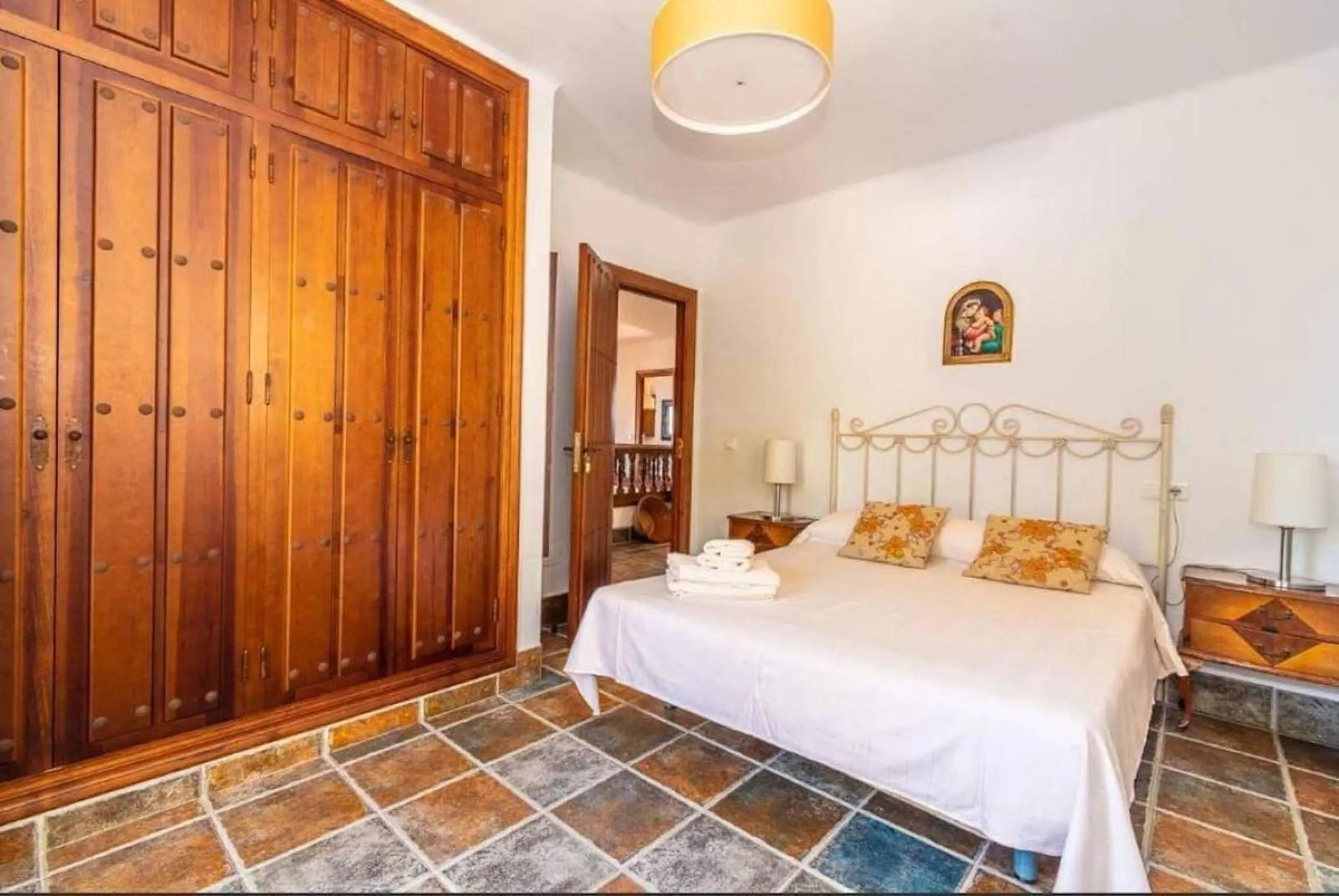 This wonderful villa is located in a beautiful tranquil area in the heart of the national park, between Frigiliana and Acebuchal.