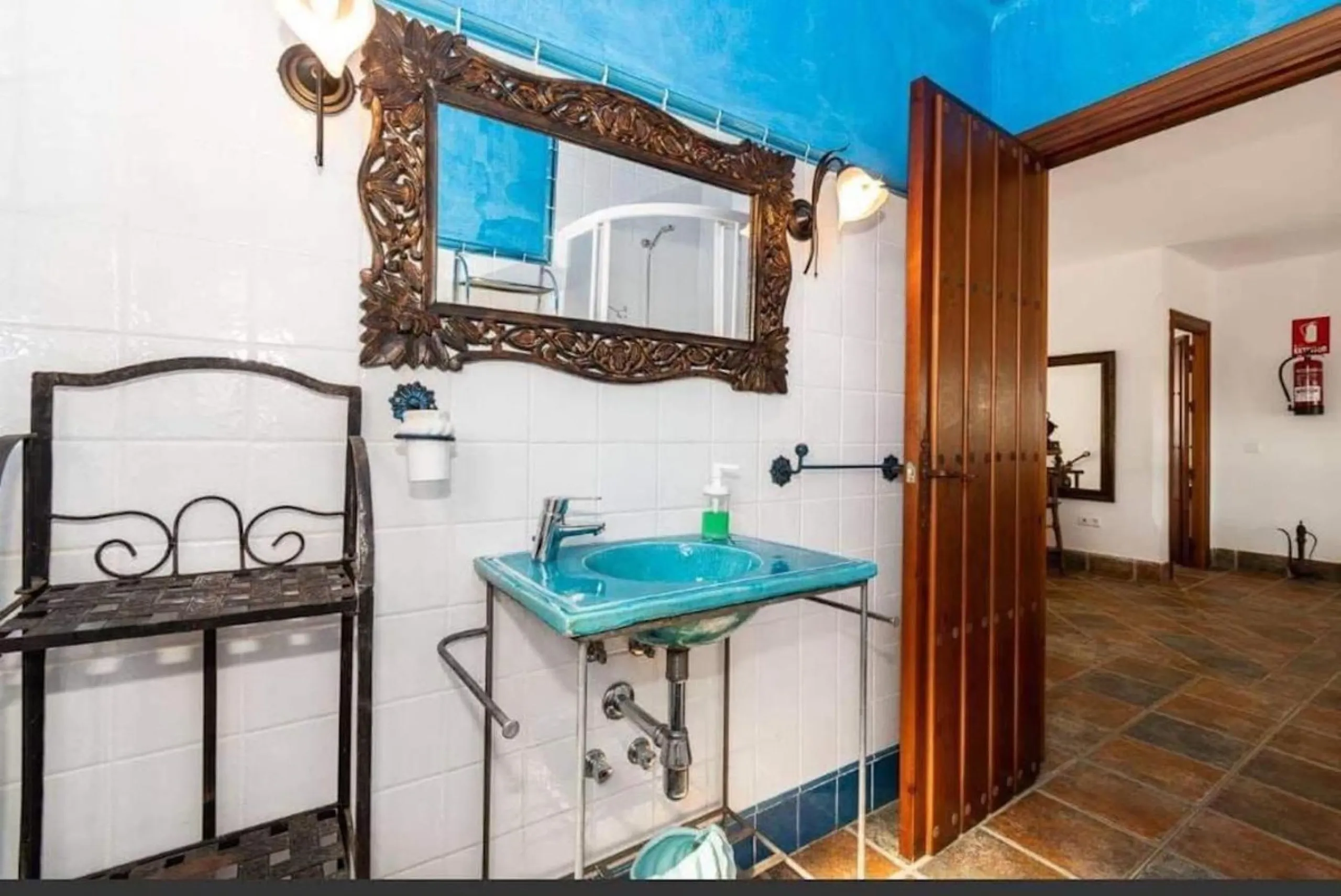 This wonderful villa is located in a beautiful tranquil area in the heart of the national park, between Frigiliana and Acebuchal.