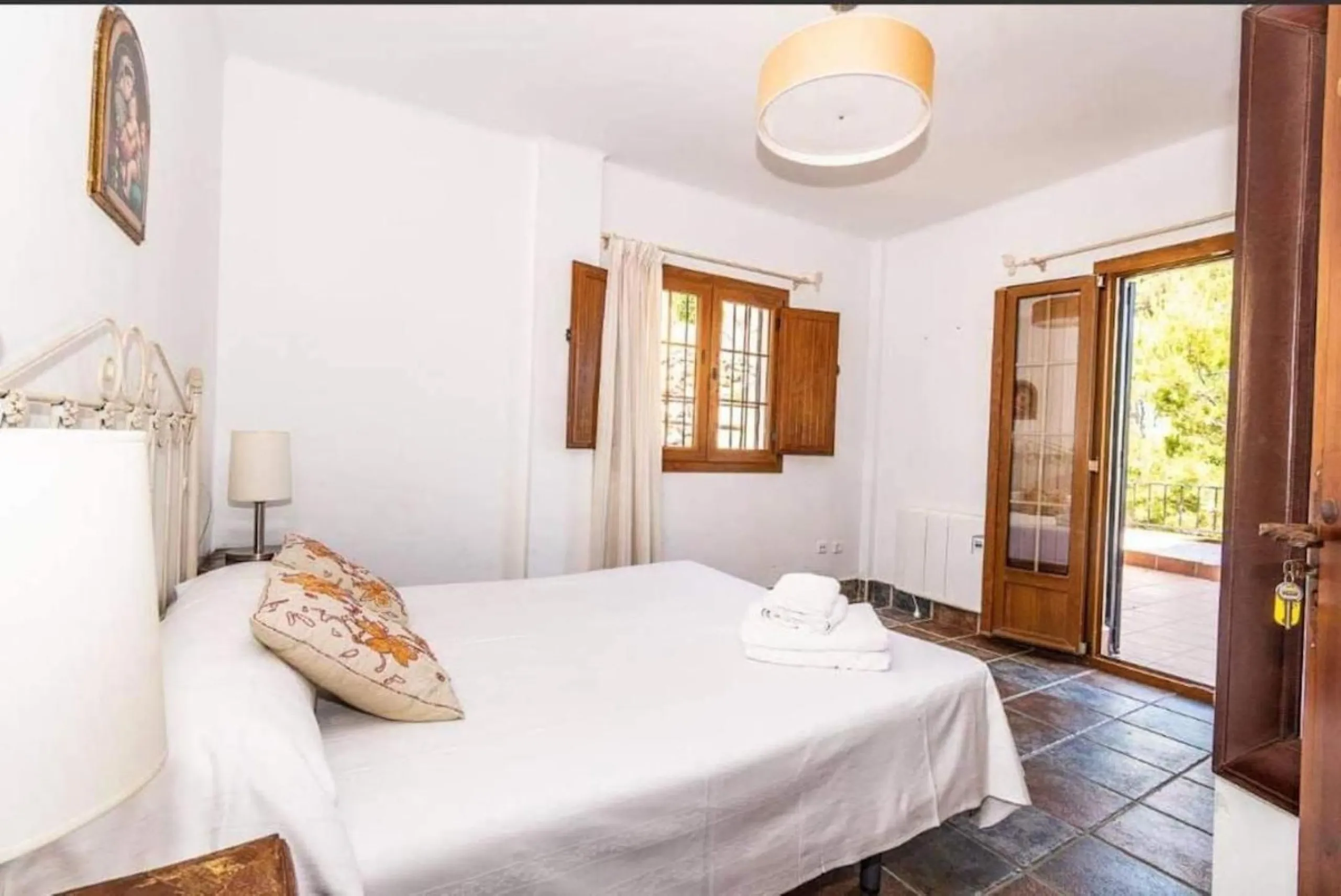 This wonderful villa is located in a beautiful tranquil area in the heart of the national park, between Frigiliana and Acebuchal.