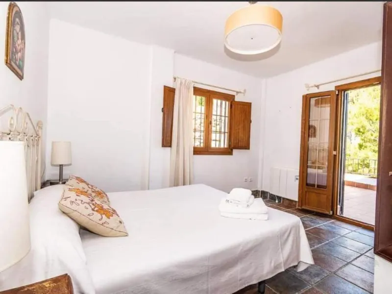 This wonderful villa is located in a beautiful tranquil area in the heart of the national park, between Frigiliana and Acebuchal.