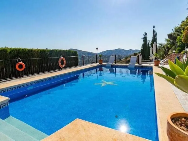 This wonderful villa is located in a beautiful tranquil area in the heart of the national park, between Frigiliana and Acebuchal.