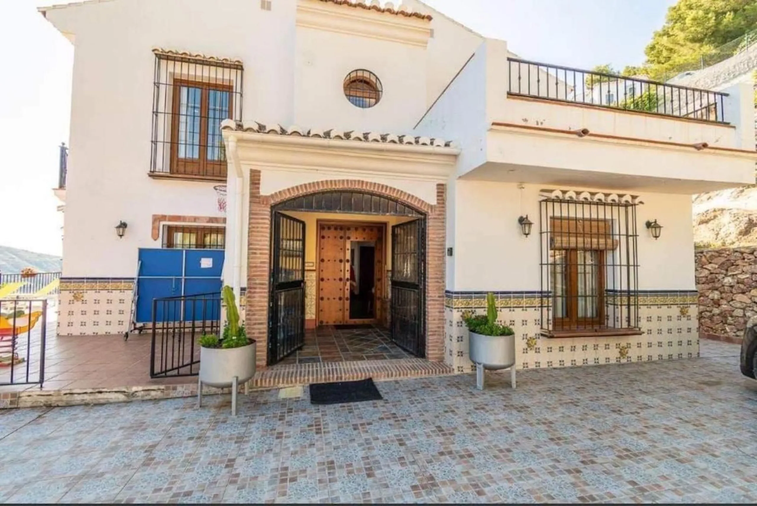This wonderful villa is located in a beautiful tranquil area in the heart of the national park, between Frigiliana and Acebuchal.