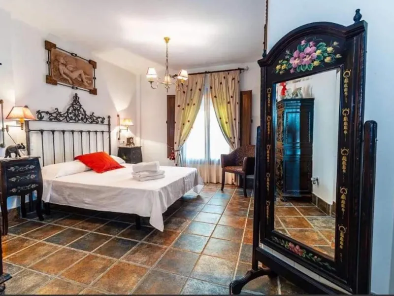 This wonderful villa is located in a beautiful tranquil area in the heart of the national park, between Frigiliana and Acebuchal.