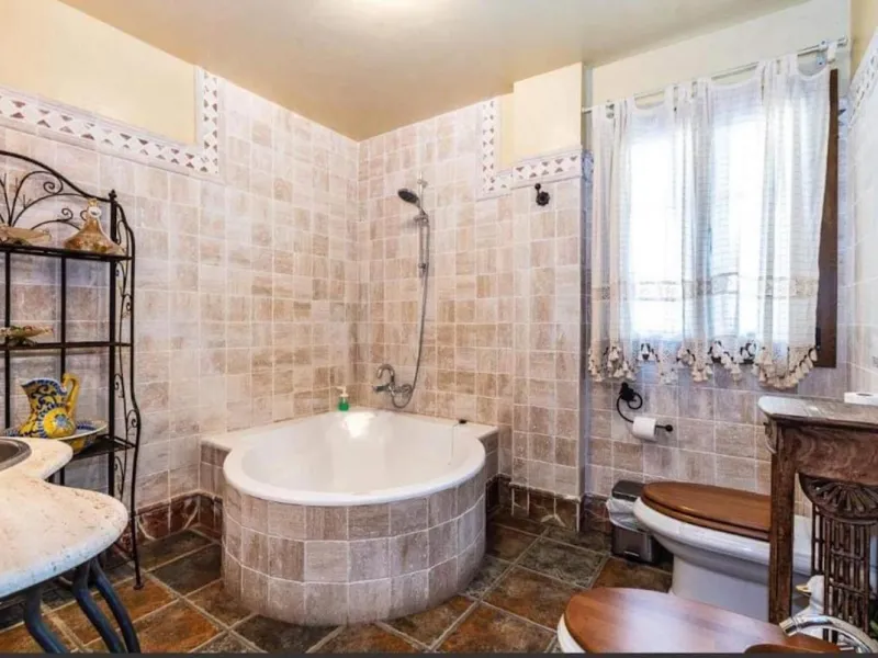 This wonderful villa is located in a beautiful tranquil area in the heart of the national park, between Frigiliana and Acebuchal.