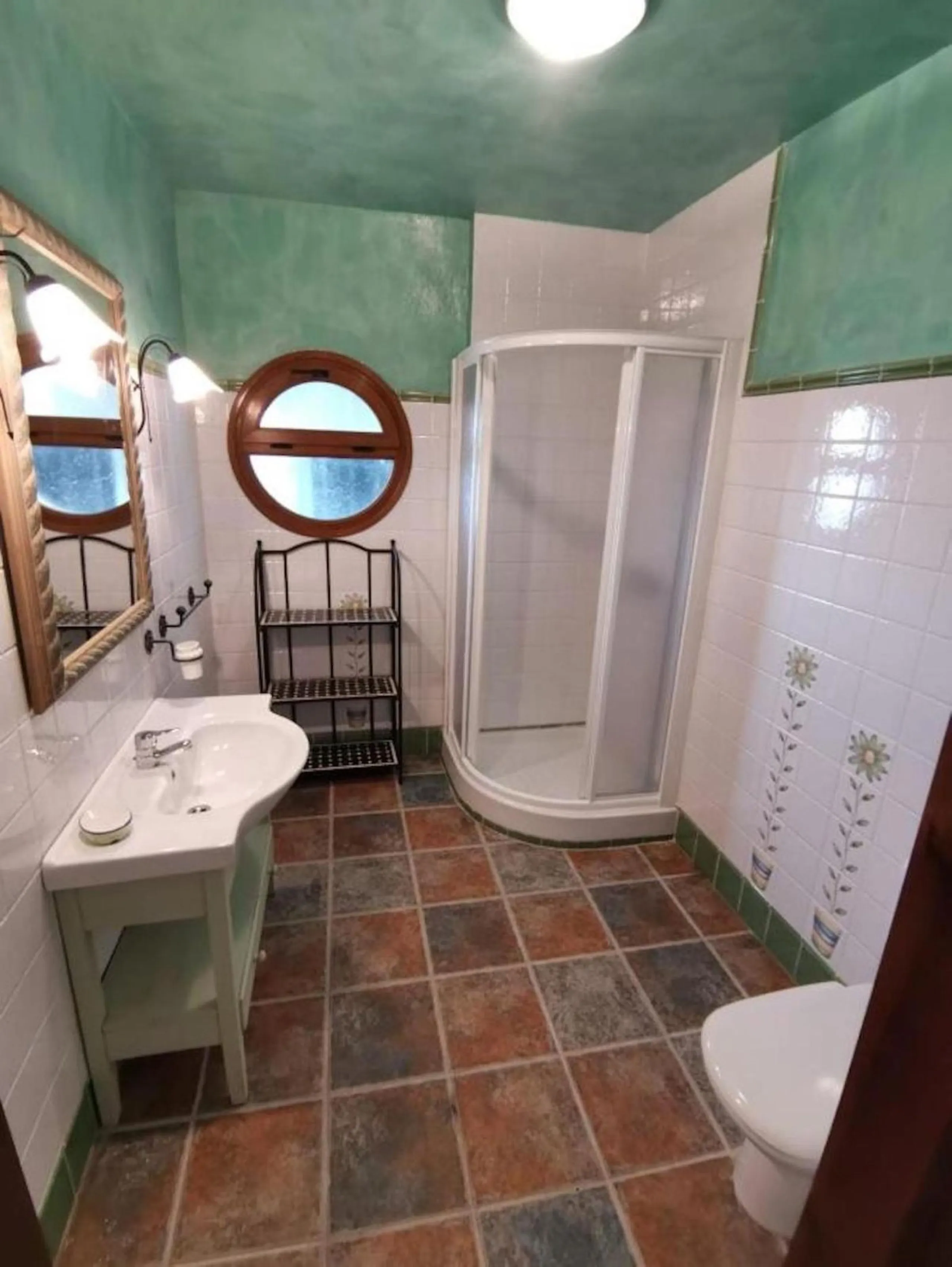 This wonderful villa is located in a beautiful tranquil area in the heart of the national park, between Frigiliana and Acebuchal.