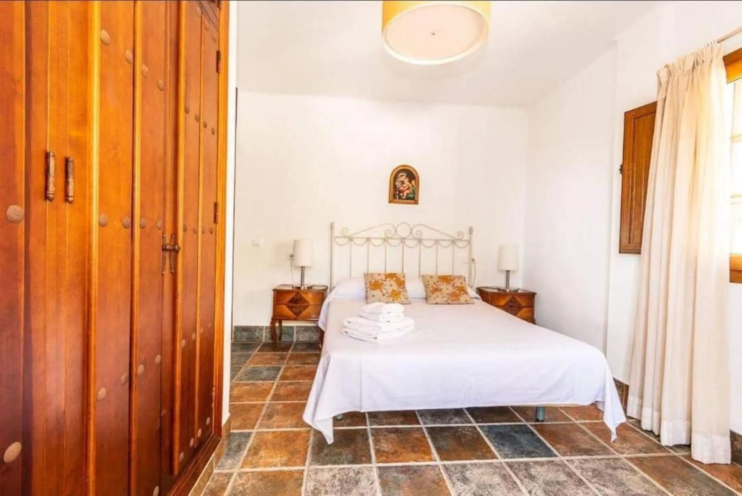 This wonderful villa is located in a beautiful tranquil area in the heart of the national park, between Frigiliana and Acebuchal.
