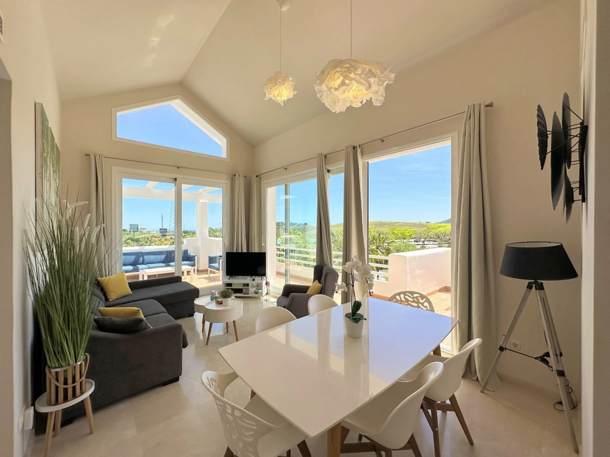LUXURIOUS PENTHOUSE located in Alcazaba Lagoon, an exclusive urbanization located in Estepona, in a privileged natural environment, which has a lush artificial lagoon, surrounded by gardens and with panoramic views of the Mediterranean Sea and the mountai
