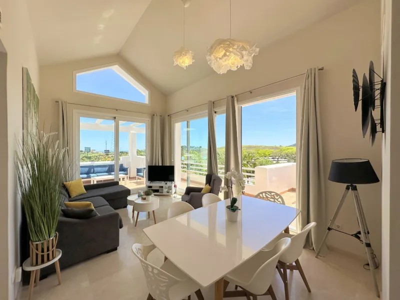 LUXURIOUS PENTHOUSE located in Alcazaba Lagoon, an exclusive urbanization located in Estepona, in a privileged natural environment, which has a lush artificial lagoon, surrounded by gardens and with panoramic views of the Mediterranean Sea and the mountai