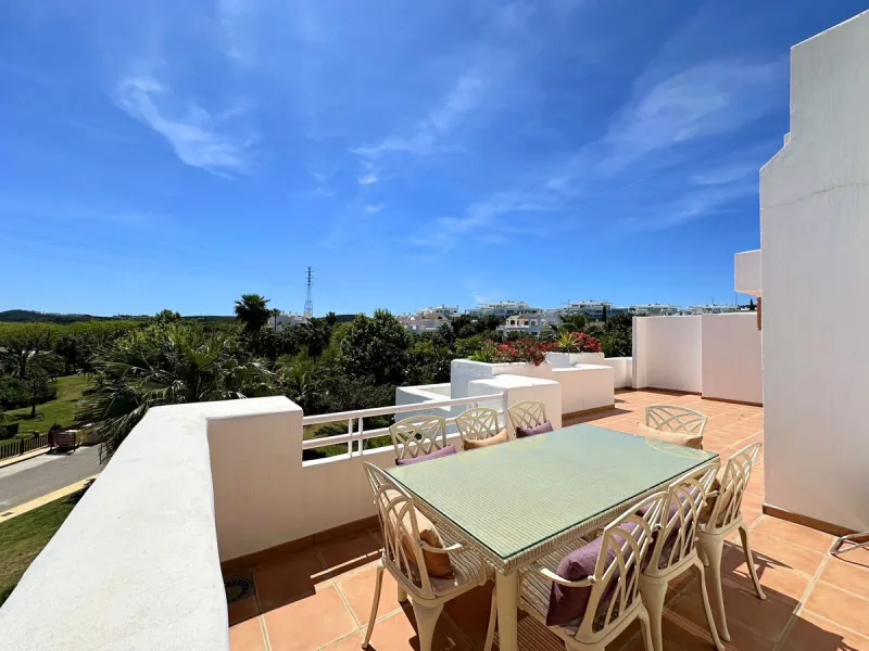 LUXURIOUS PENTHOUSE located in Alcazaba Lagoon, an exclusive urbanization located in Estepona, in a privileged natural environment, which has a lush artificial lagoon, surrounded by gardens and with panoramic views of the Mediterranean Sea and the mountai