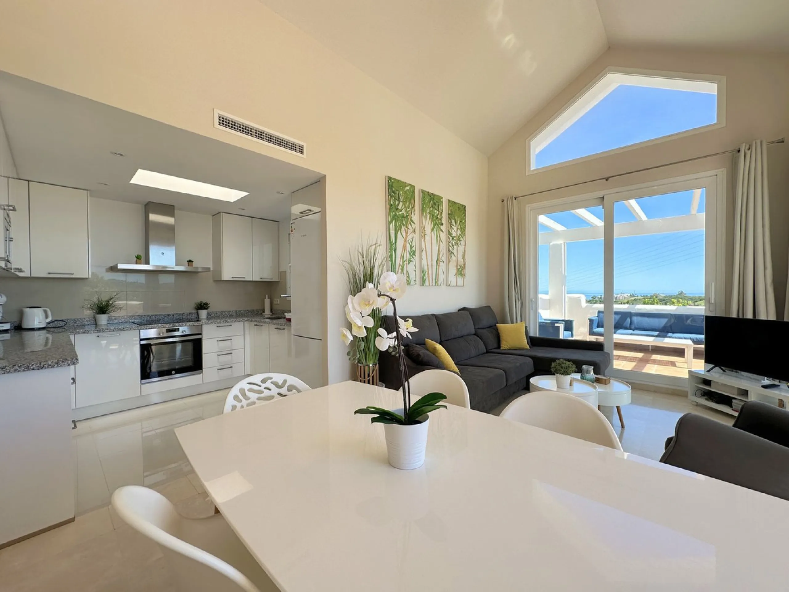 LUXURIOUS PENTHOUSE located in Alcazaba Lagoon, an exclusive urbanization located in Estepona, in a privileged natural environment, which has a lush artificial lagoon, surrounded by gardens and with panoramic views of the Mediterranean Sea and the mountai