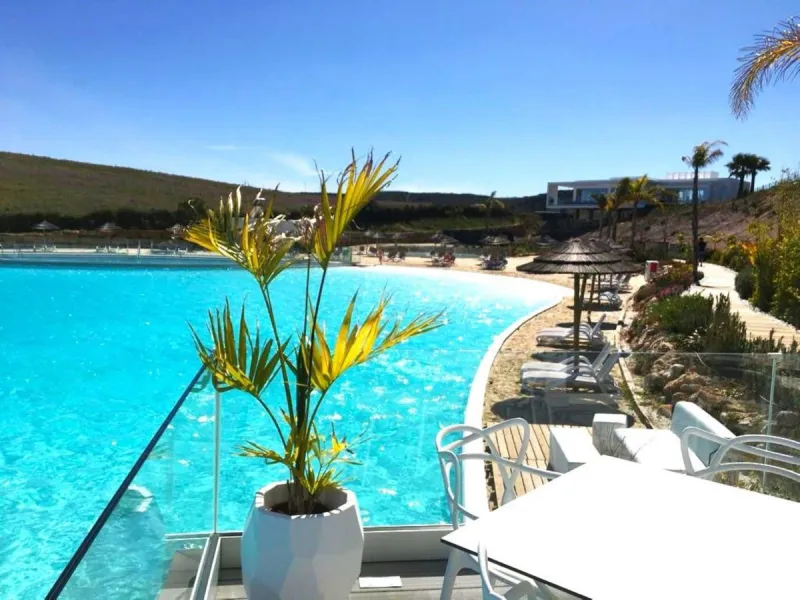 LUXURIOUS PENTHOUSE located in Alcazaba Lagoon, an exclusive urbanization located in Estepona, in a privileged natural environment, which has a lush artificial lagoon, surrounded by gardens and with panoramic views of the Mediterranean Sea and the mountai