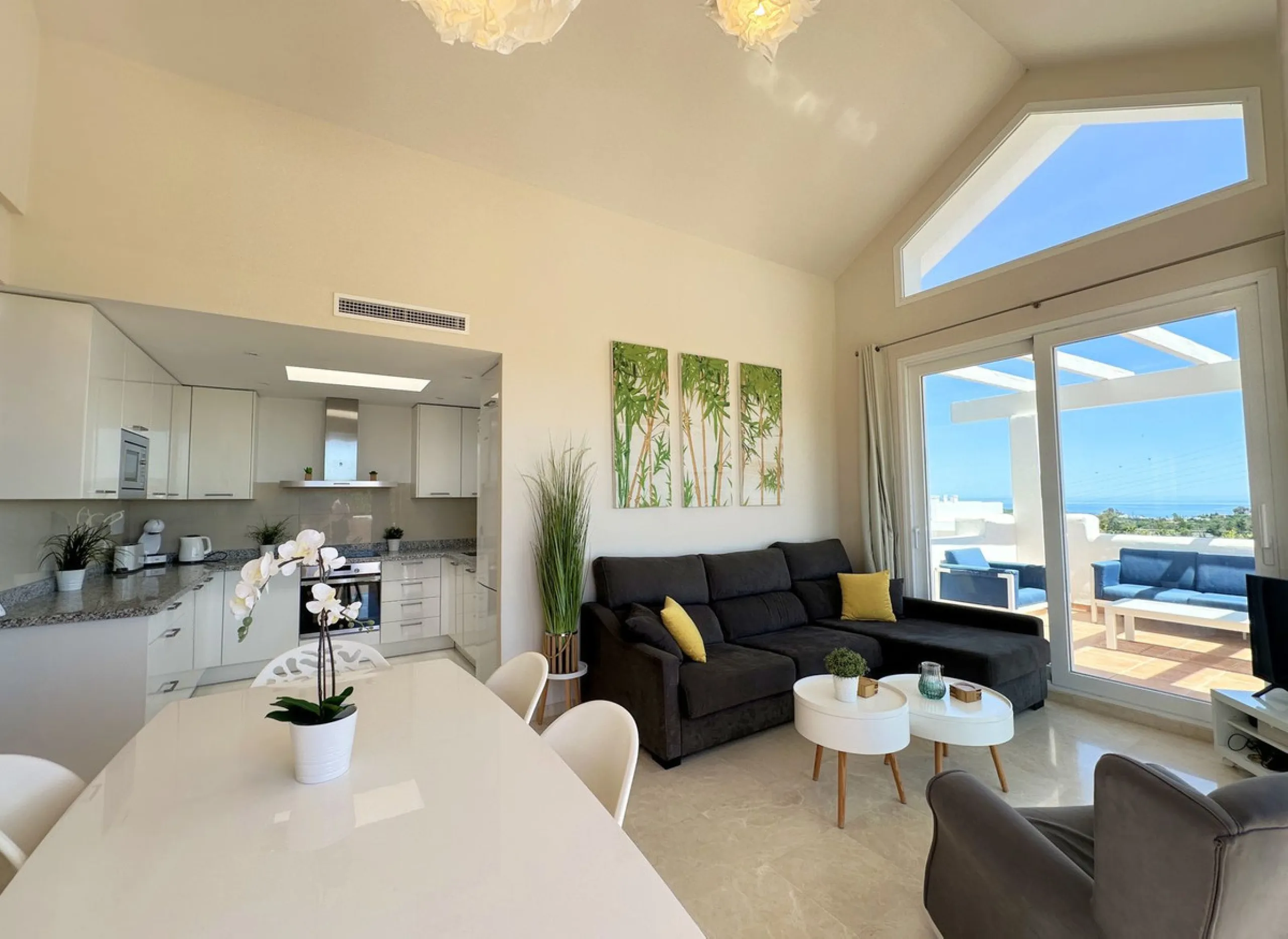LUXURIOUS PENTHOUSE located in Alcazaba Lagoon, an exclusive urbanization located in Estepona, in a privileged natural environment, which has a lush artificial lagoon, surrounded by gardens and with panoramic views of the Mediterranean Sea and the mountai