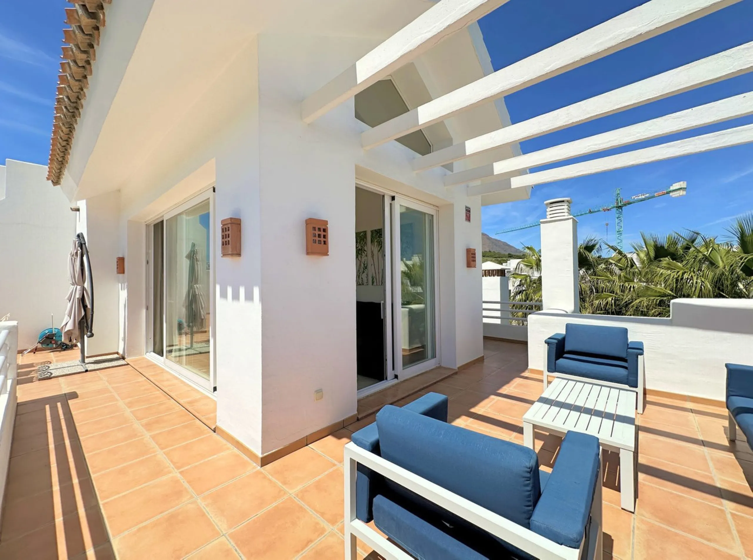 LUXURIOUS PENTHOUSE located in Alcazaba Lagoon, an exclusive urbanization located in Estepona, in a privileged natural environment, which has a lush artificial lagoon, surrounded by gardens and with panoramic views of the Mediterranean Sea and the mountai