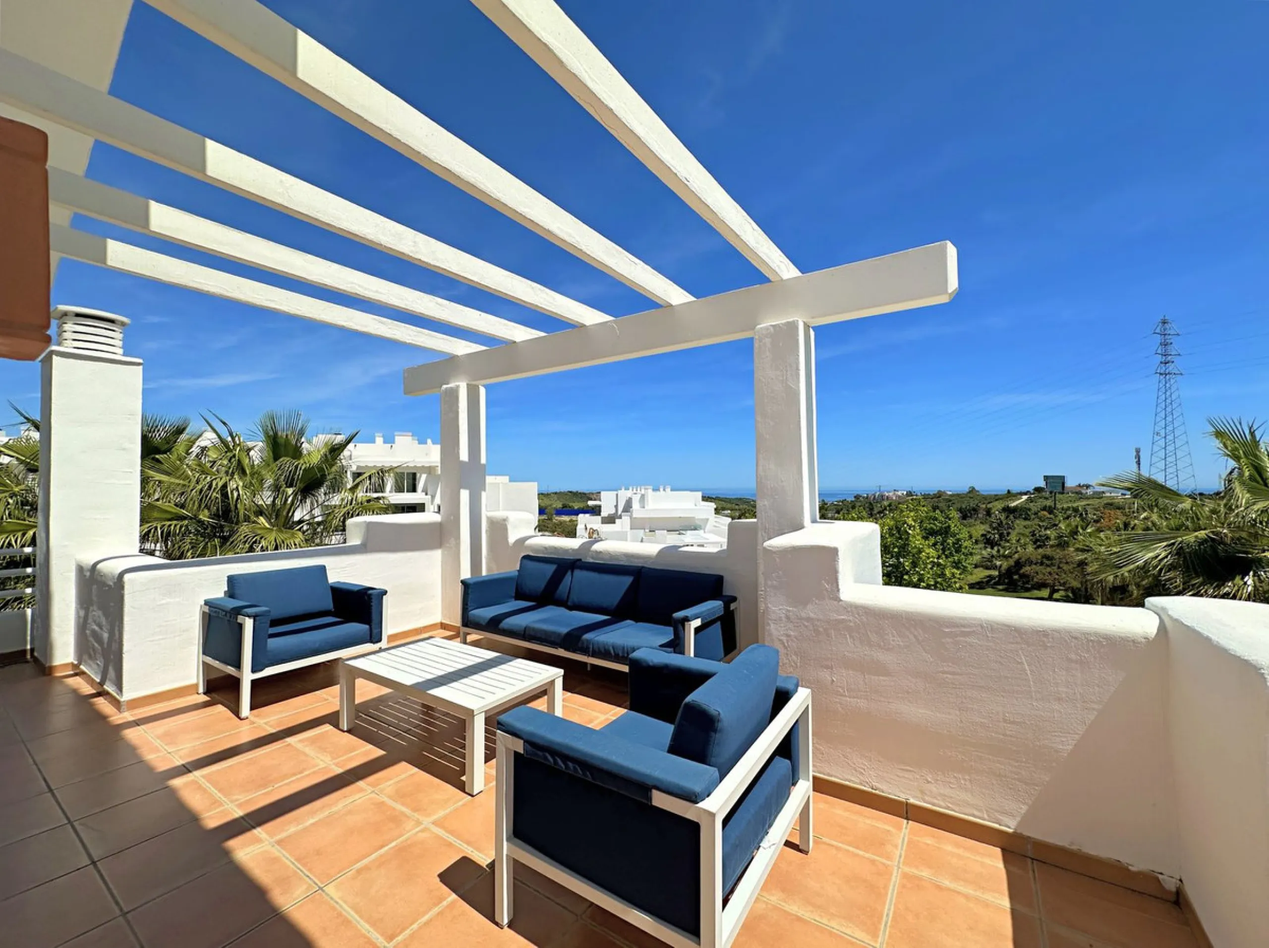LUXURIOUS PENTHOUSE located in Alcazaba Lagoon, an exclusive urbanization located in Estepona, in a privileged natural environment, which has a lush artificial lagoon, surrounded by gardens and with panoramic views of the Mediterranean Sea and the mountai