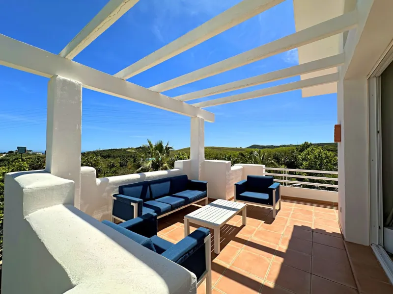LUXURIOUS PENTHOUSE located in Alcazaba Lagoon, an exclusive urbanization located in Estepona, in a privileged natural environment, which has a lush artificial lagoon, surrounded by gardens and with panoramic views of the Mediterranean Sea and the mountai