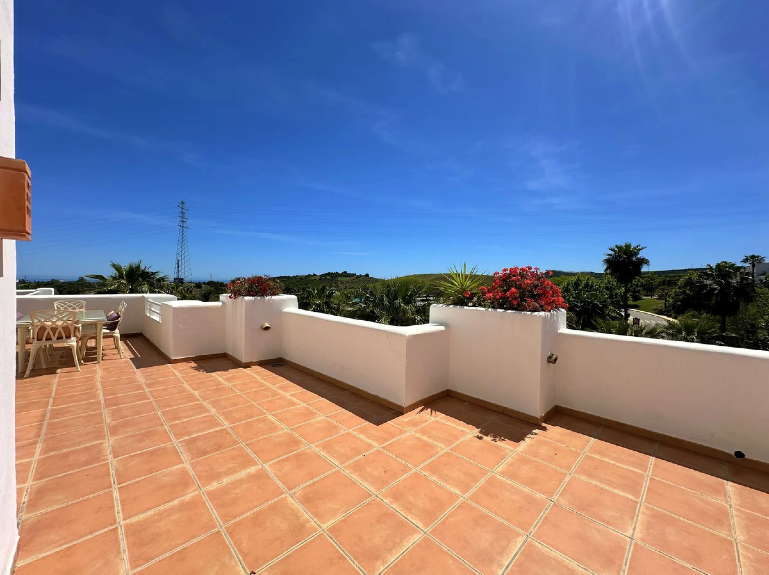 LUXURIOUS PENTHOUSE located in Alcazaba Lagoon, an exclusive urbanization located in Estepona, in a privileged natural environment, which has a lush artificial lagoon, surrounded by gardens and with panoramic views of the Mediterranean Sea and the mountai