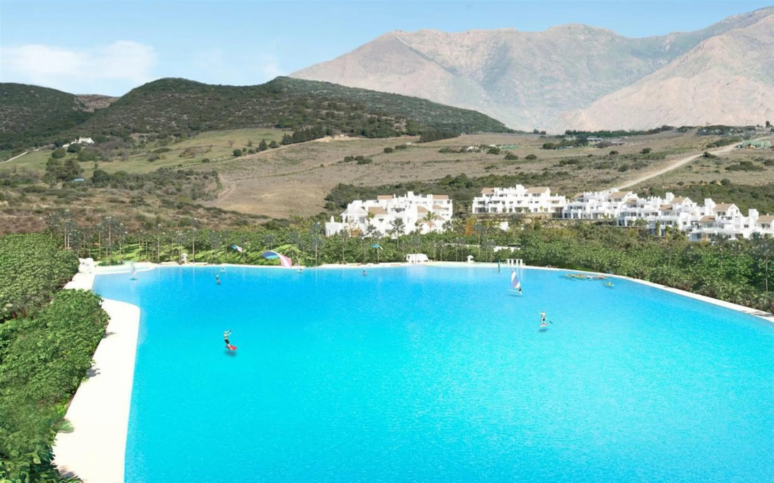 LUXURIOUS PENTHOUSE located in Alcazaba Lagoon, an exclusive urbanization located in Estepona, in a privileged natural environment, which has a lush artificial lagoon, surrounded by gardens and with panoramic views of the Mediterranean Sea and the mountai