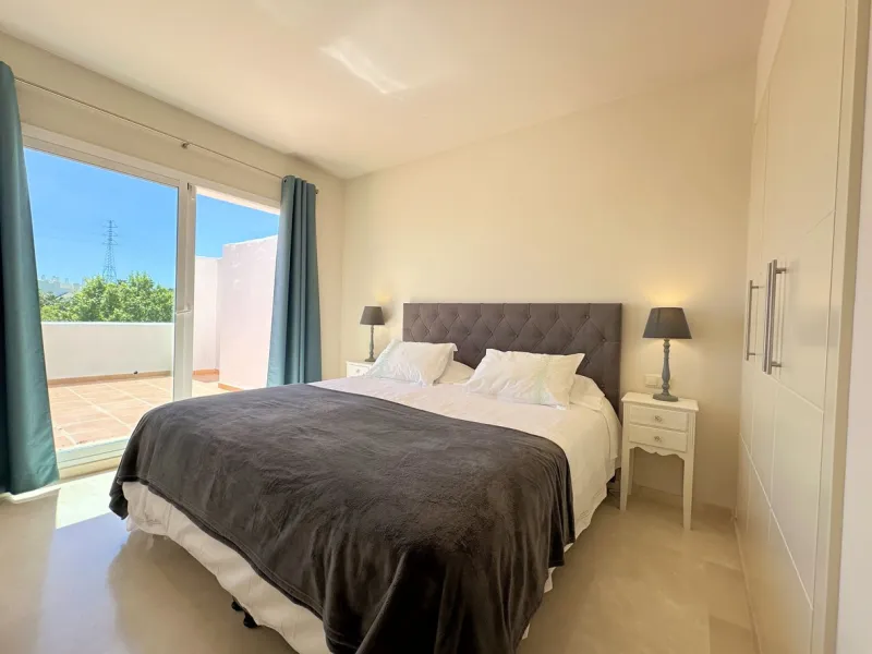LUXURIOUS PENTHOUSE located in Alcazaba Lagoon, an exclusive urbanization located in Estepona, in a privileged natural environment, which has a lush artificial lagoon, surrounded by gardens and with panoramic views of the Mediterranean Sea and the mountai