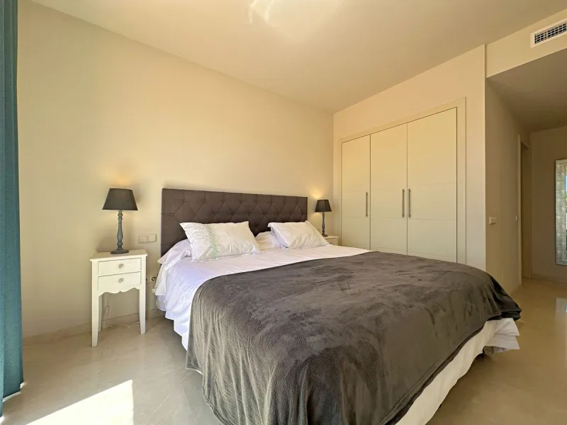 LUXURIOUS PENTHOUSE located in Alcazaba Lagoon, an exclusive urbanization located in Estepona, in a privileged natural environment, which has a lush artificial lagoon, surrounded by gardens and with panoramic views of the Mediterranean Sea and the mountai