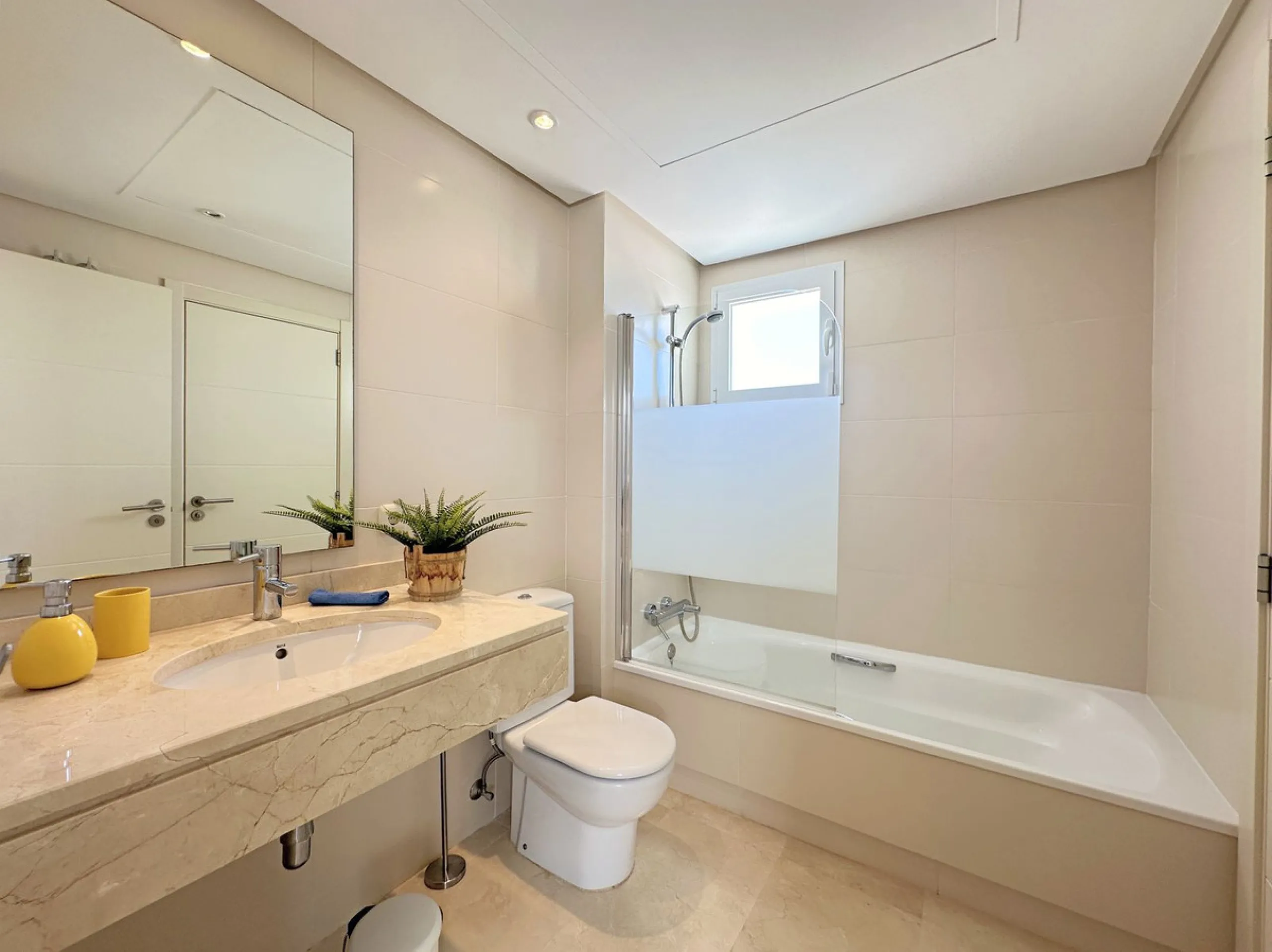 LUXURIOUS PENTHOUSE located in Alcazaba Lagoon, an exclusive urbanization located in Estepona, in a privileged natural environment, which has a lush artificial lagoon, surrounded by gardens and with panoramic views of the Mediterranean Sea and the mountai