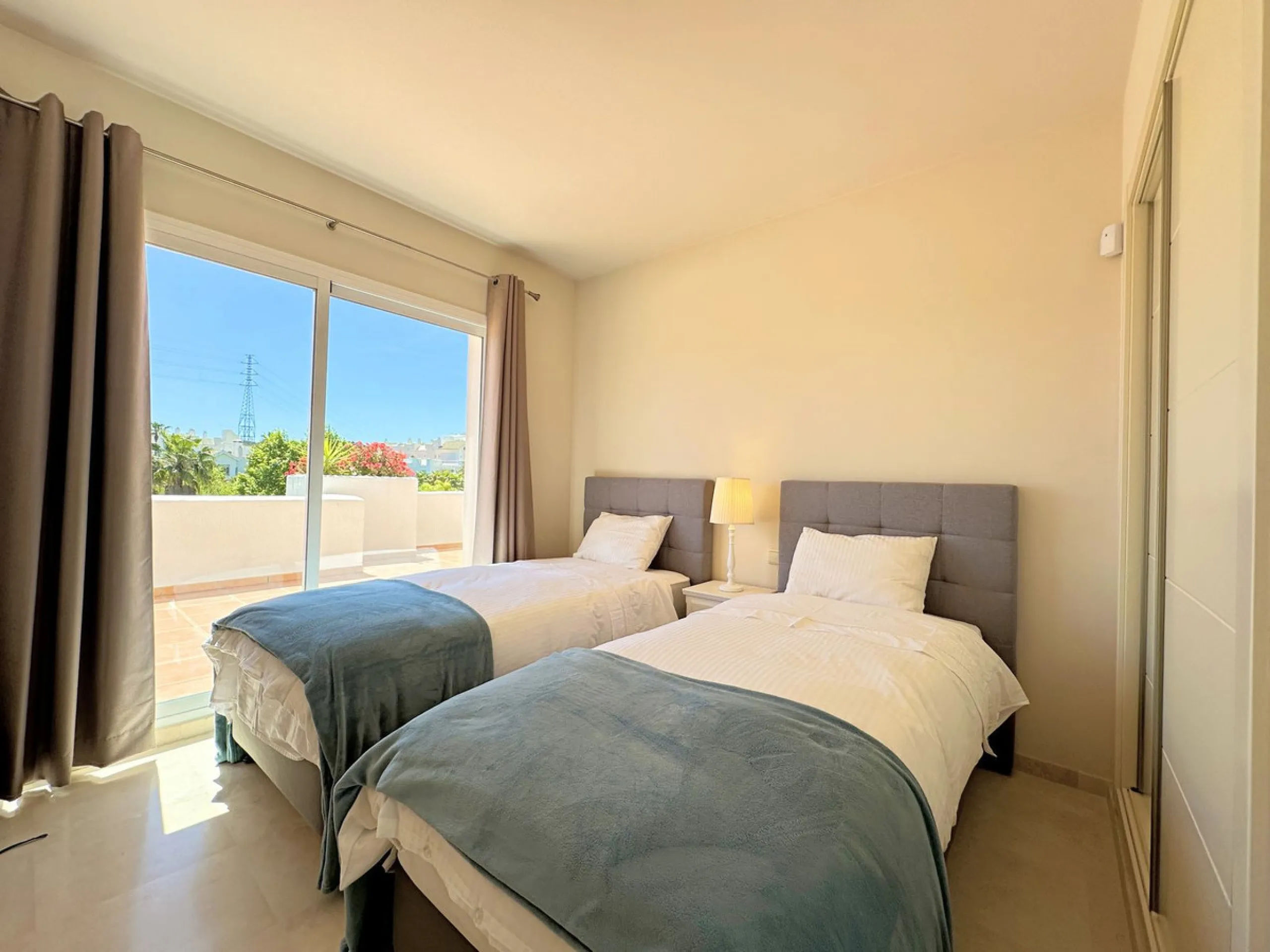 LUXURIOUS PENTHOUSE located in Alcazaba Lagoon, an exclusive urbanization located in Estepona, in a privileged natural environment, which has a lush artificial lagoon, surrounded by gardens and with panoramic views of the Mediterranean Sea and the mountai