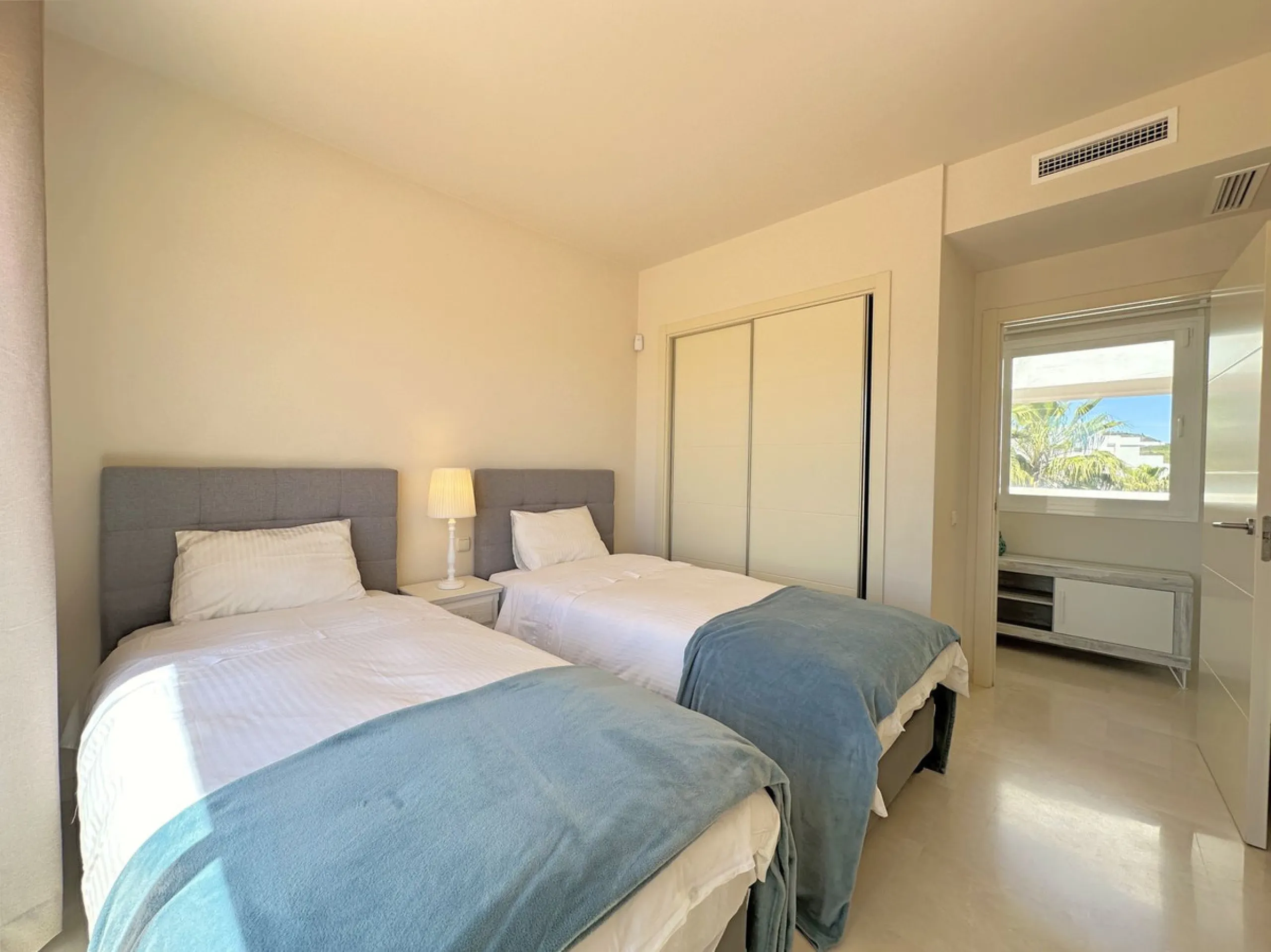 LUXURIOUS PENTHOUSE located in Alcazaba Lagoon, an exclusive urbanization located in Estepona, in a privileged natural environment, which has a lush artificial lagoon, surrounded by gardens and with panoramic views of the Mediterranean Sea and the mountai