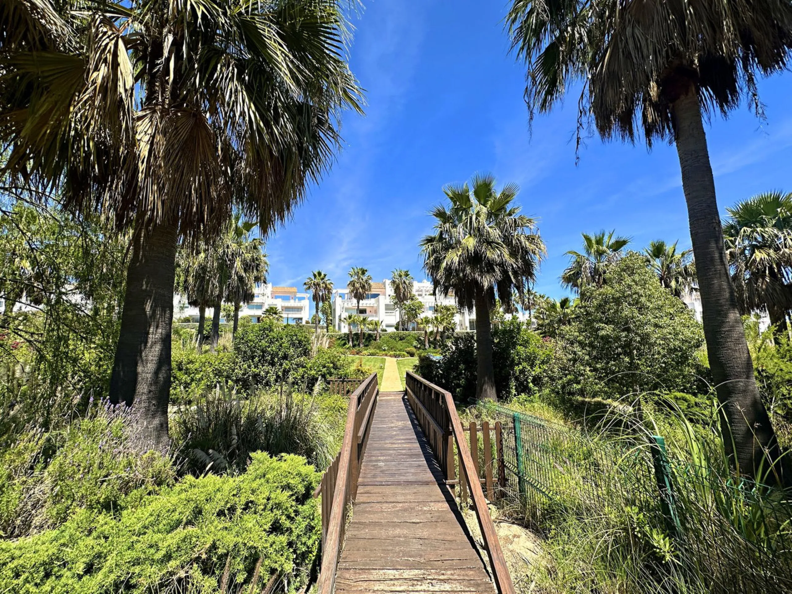 LUXURIOUS PENTHOUSE located in Alcazaba Lagoon, an exclusive urbanization located in Estepona, in a privileged natural environment, which has a lush artificial lagoon, surrounded by gardens and with panoramic views of the Mediterranean Sea and the mountai
