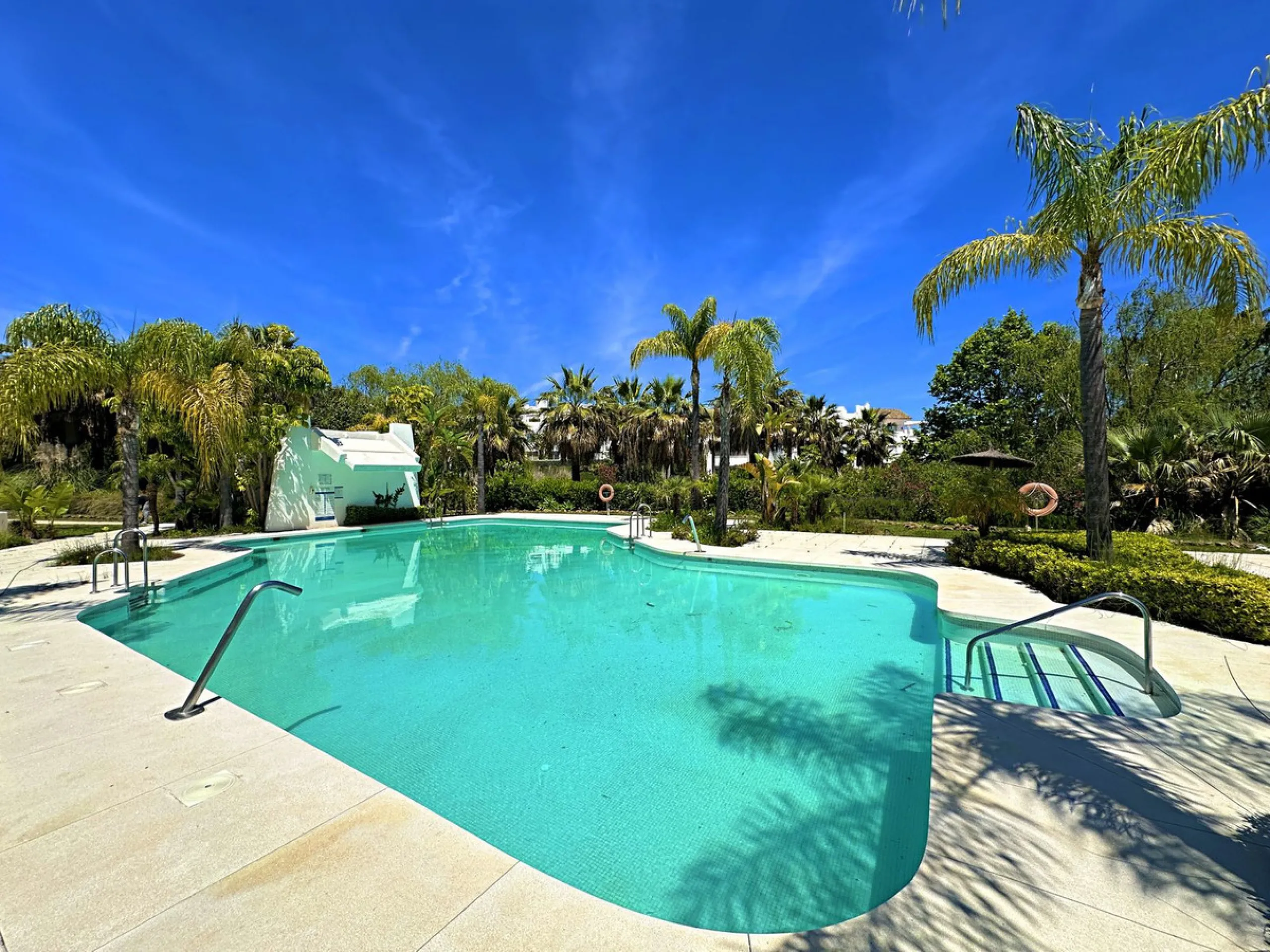 LUXURIOUS PENTHOUSE located in Alcazaba Lagoon, an exclusive urbanization located in Estepona, in a privileged natural environment, which has a lush artificial lagoon, surrounded by gardens and with panoramic views of the Mediterranean Sea and the mountai