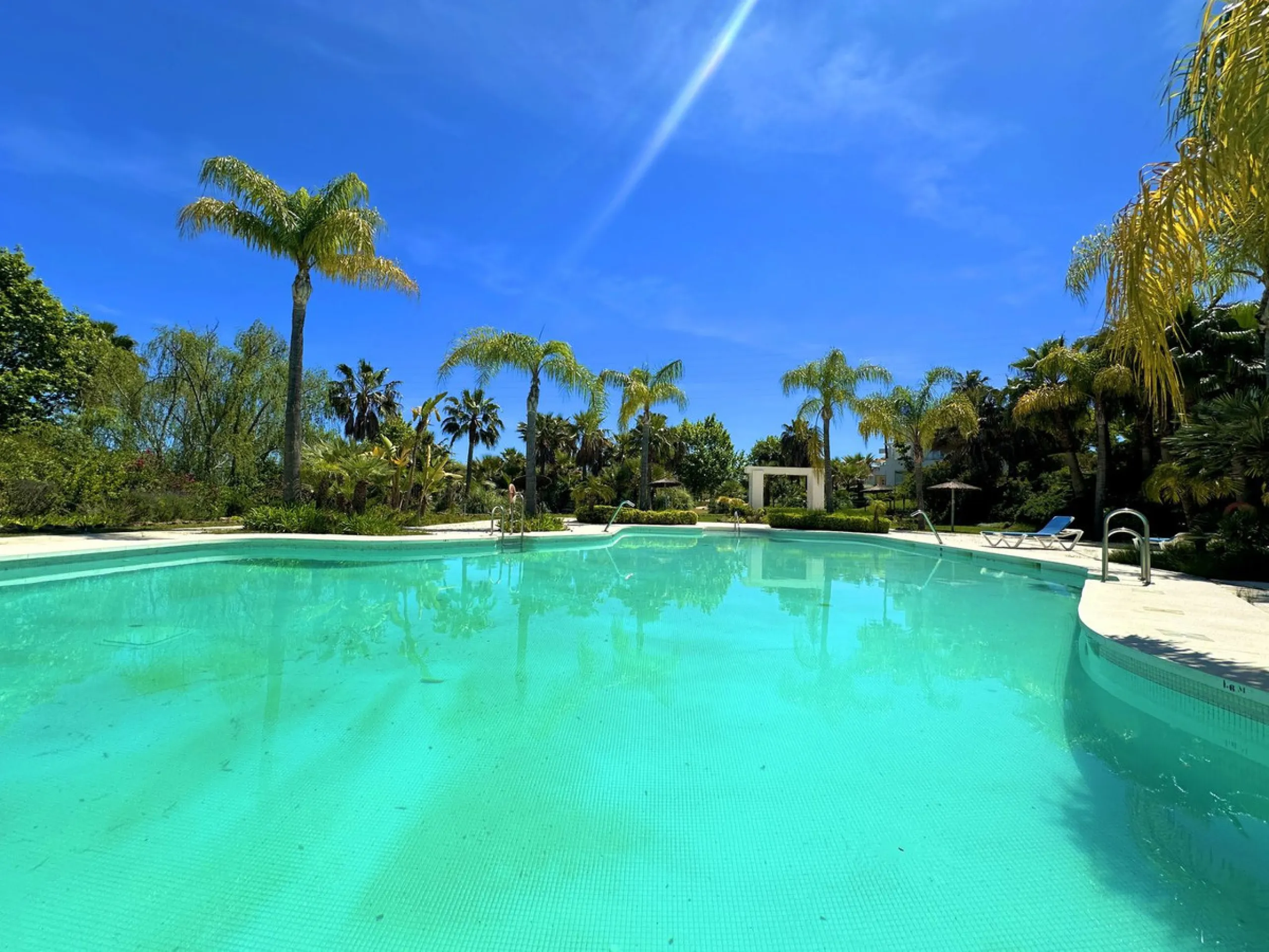 LUXURIOUS PENTHOUSE located in Alcazaba Lagoon, an exclusive urbanization located in Estepona, in a privileged natural environment, which has a lush artificial lagoon, surrounded by gardens and with panoramic views of the Mediterranean Sea and the mountai