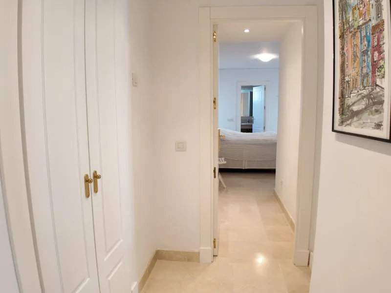 Apartment - Middle Floor Apartment в продаже в Marbella, Málaga. В доме 2 спален и 4 ванных комнат. Площадь дома 154 м²