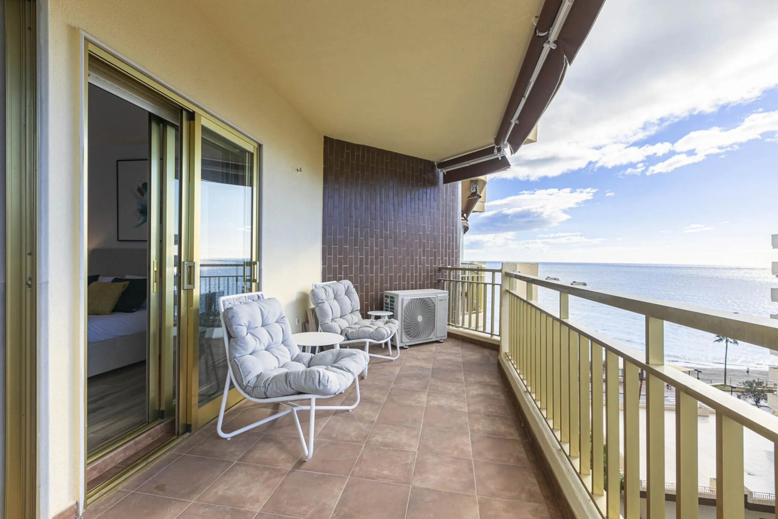 Apartment - Top Floor Apartment в продаже в Fuengirola, Málaga. В доме 1 спален и 1 ванных комнат. Площадь дома 65 м²