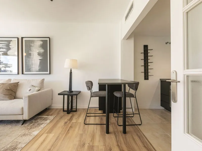 Apartment - Top Floor Apartment в продаже в Fuengirola, Málaga. В доме 1 спален и 1 ванных комнат. Площадь дома 65 м²