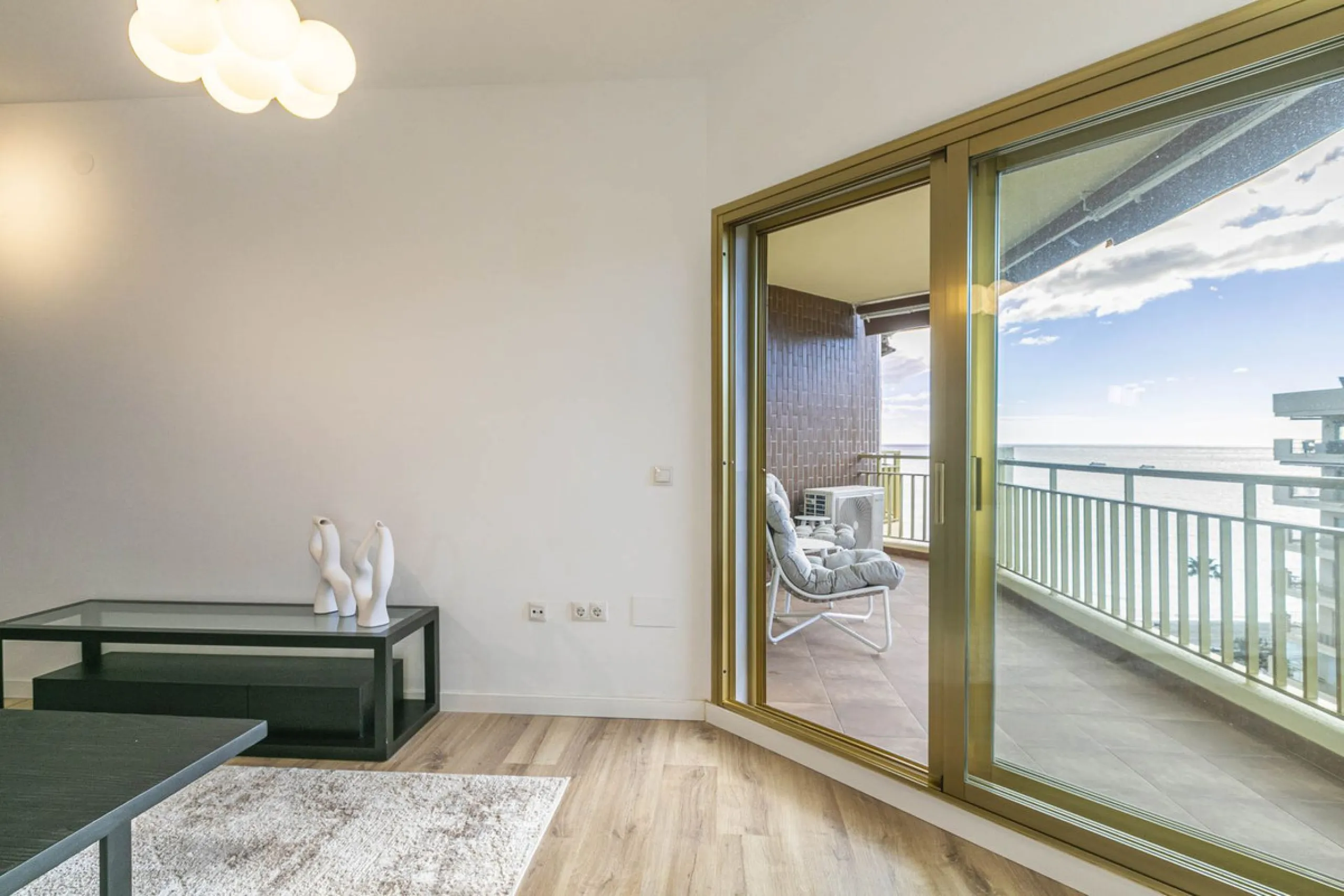 Apartment - Top Floor Apartment в продаже в Fuengirola, Málaga. В доме 1 спален и 1 ванных комнат. Площадь дома 65 м²